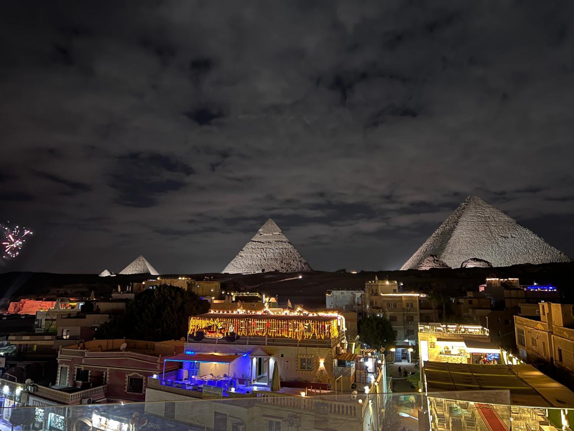 Pyramids Top In Cairo Exterior photo